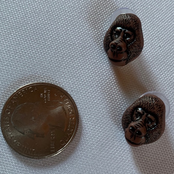 NWT. Handmade Pierced Earrings of an Ape Face! - Picture 2 of 2